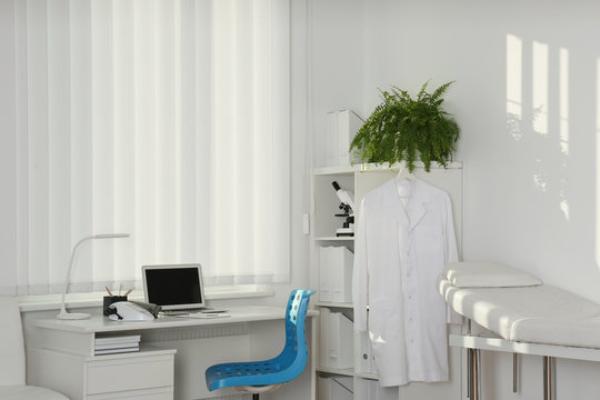 Какая медицинская мебель нужна в кабинет врача?
